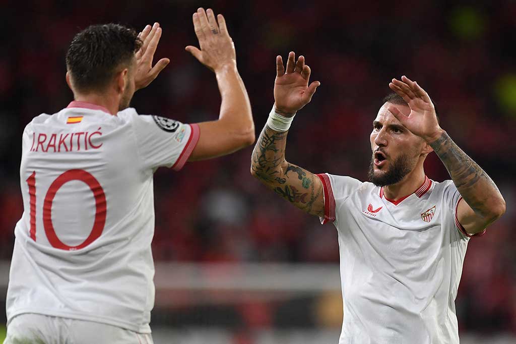 Tertinggal dua gol, Sevilla berusaha memperkecil ketertinggalannya dan upaya mereka membuahkan hasil pada menit ke-58 berkat gol yang dicetak Nemanja Gudelj. Berawal dari umpan silang yang dikirimkan  Rakitic, Gudelj mampu memenangkan duel dengan Gabriel Jesus dan menyundul bola masuk ke gawang Arsenal. Skor 2-1 untuk kemenangan Arsenal bertahan hingga laga usai.