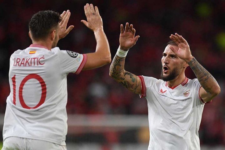 Tertinggal dua gol, Sevilla berusaha memperkecil ketertinggalannya dan upaya mereka membuahkan hasil pada menit ke-58 berkat gol yang dicetak Nemanja Gudelj. Berawal dari umpan silang yang dikirimkan  Rakitic, Gudelj mampu memenangkan duel dengan Gabriel Jesus dan menyundul bola masuk ke gawang Arsenal. Skor 2-1 untuk kemenangan Arsenal bertahan hingga laga usai.
