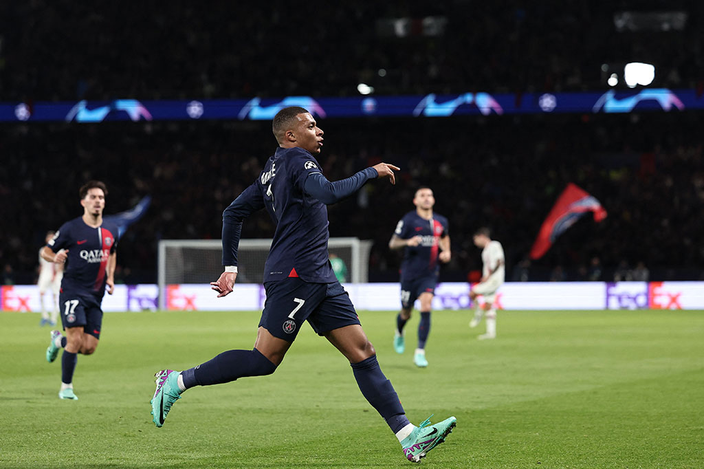 Kylian Mbappe menjadi bintang pada laga ini. Dia seperti menemukan kembali permainan terbaiknya terutama setelah  mengemas gol pembukaan Les Parisiens pada menit ke-32.