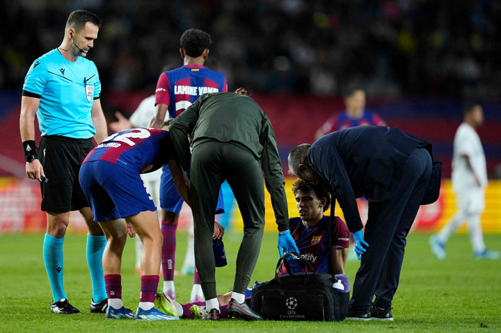 Masalah serius bagi Barca terjadi setelah penyerang Joao Felix mengalami cedera menjelang laga usai. Hal ini menambah panjang daftar pemain Barcelona yang cedera.