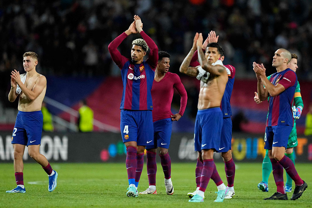 Barcelona kini memuncaki klasemen Grup H Liga Champions dengan sembilan poin, sedangkan Shakhtar tetap berada di posisi ketiga dengan tiga poin.