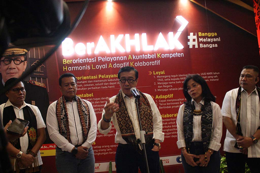 Kepala Kanwil Kemenkumham Papua Anthonius M Ayorbaba dalam keterangan tertulisnya yang diterima, di Jayapura, Kamis menyampaikan rasa syukur karena dapat menyabet dua penghargaan sekaligus, yakni
peringkat terbaik II dalam kategori pelaksanaan kinerja kekayaan intelektual di wilayah, dan terbaik III kategori kinerja dan pelaksanaan kegiatan anggaran di bidang layanan kekayaan intelektual.