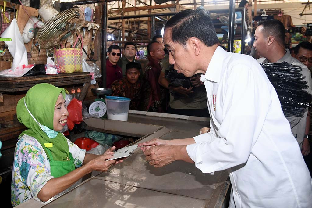 Selanjutnya, Kepala Negara menyebut bahwa harga sejumlah komoditas pangan menunjukan harga yang baik, salah satunya harga beras.