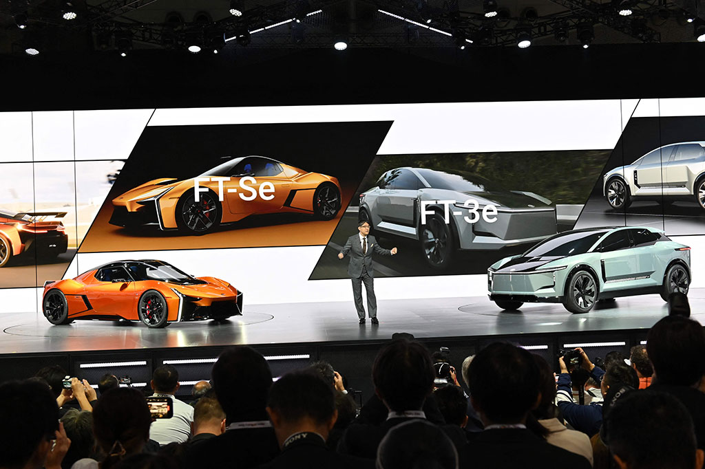 Pada salah satu pagelaran otomotif terbesar Asia yang sebelumnya bernama Tokyo Motor Show itu, TMC memamerkan mobil sport FT-Se dan SUV FT-3e di panggung utama.