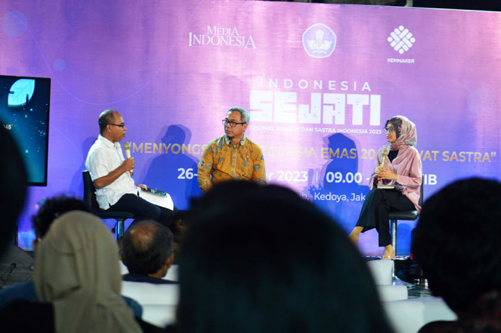 Menanggapi rilisnya Toko Buku Terakhir, dosen filsafat Universitas Pelita Harapan (UPH) Alexander Aur, ia menilai Usman mengumpulkan kreasi baru dalam tulisan-tulisan yang dihimpun di Toko Buku Terakhir.