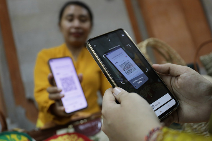 Layanan khusus kepada UMKM yakni Juragan Doku sejak dilaksanakan pada Juli 2023 juga turut mendorong transaksi karena sebanyak 15 ribu UMKM di Indonesia terhubung layanan digital itu.