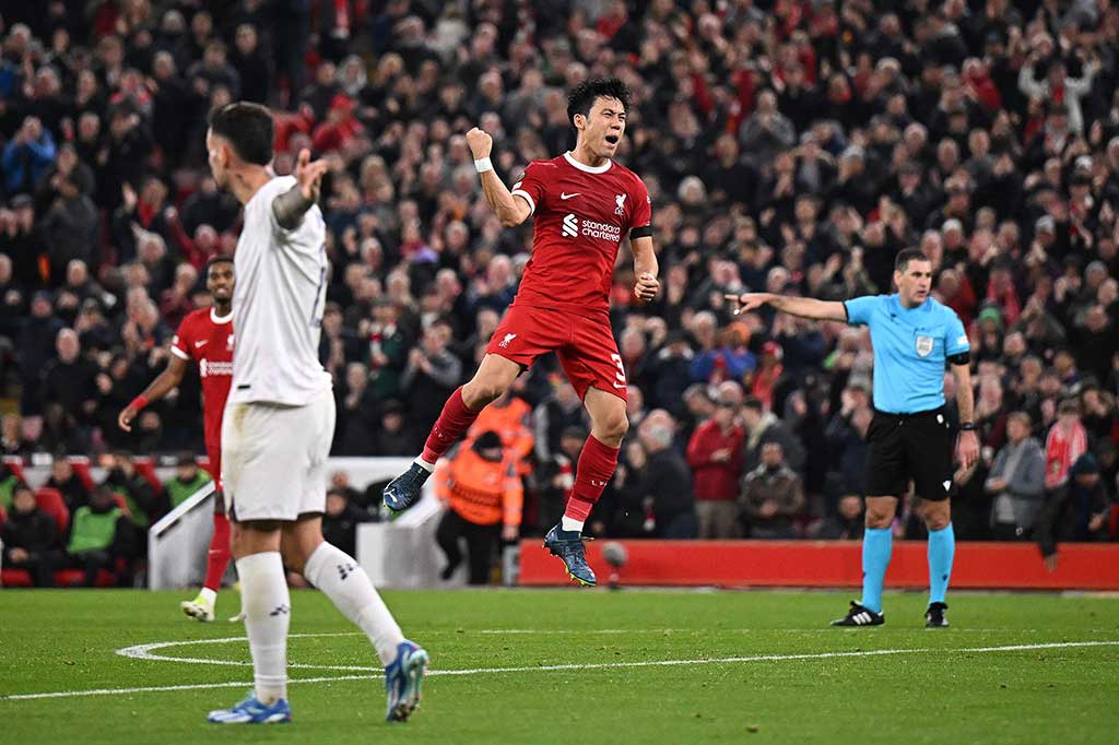 Wataru Endo mencetak gol pertamanya untuk The Reds sekaligus merestorasi keunggulan mereka pada menit ke-30. 