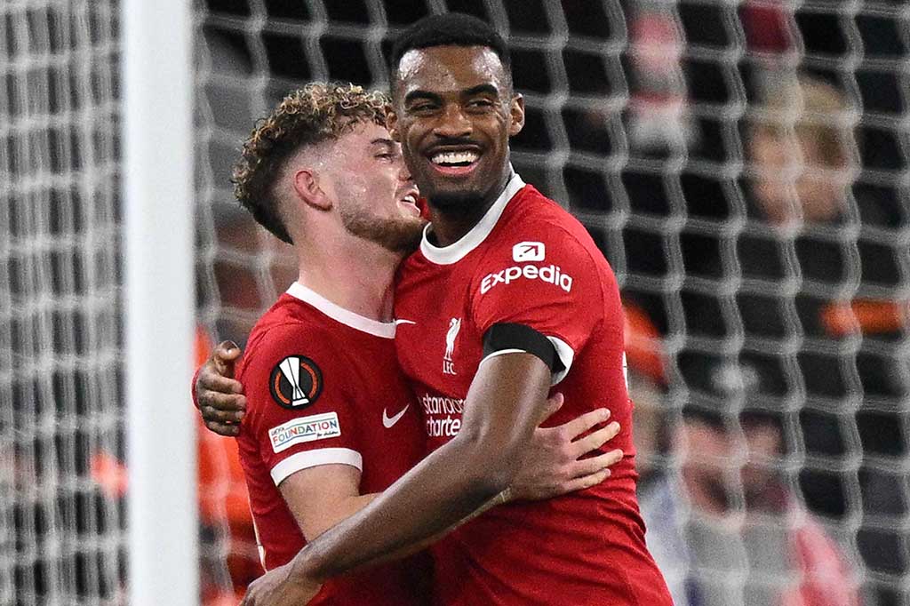 Ryan Gravenberch menambahkan gol keempat The Reds di pertengahan babak kedua, memanfaatkan rebound setelah Nunez mengecoh kiper hanya untuk membentur tiang. 