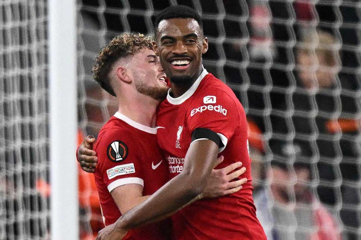 Ryan Gravenberch menambahkan gol keempat The Reds di pertengahan babak kedua, memanfaatkan rebound setelah Nunez mengecoh kiper hanya untuk membentur tiang. 