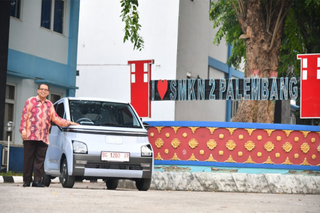 Suparman pun berharap kehadiran mobil listrik dari Presiden Jokowi tersebut dapat digunakan sebagai media pembelajaran bagi para siswa SMK Negeri 2 Palembang. Terlebih, saat ini teknologi di bidang otomotif juga terus berkembang sehingga kehadiran mobil listrik tersebut akan menunjang proses pembelajaran agar tetap relevan dengan kebutuhan industri.