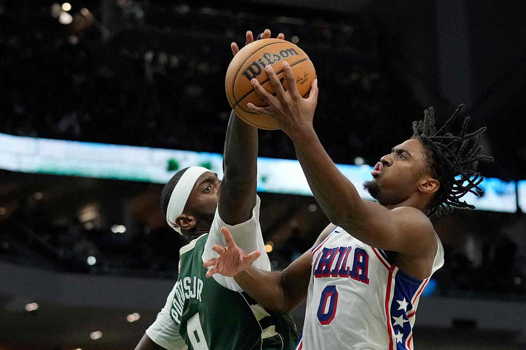 Sementara Tyrese Maxey mencetak 31 poin, Kelly Oubre Jr 27 poin, dan Joel Embiid 24 poin untuk 76ers.