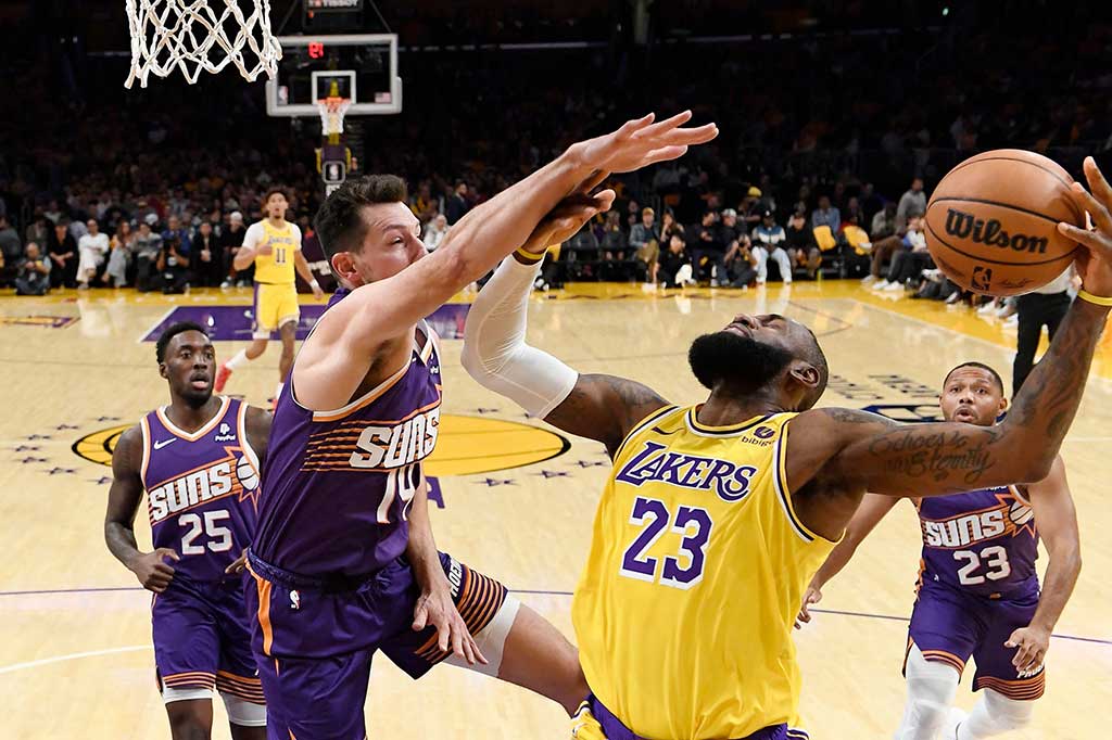 Pemain dengan pengalaman di NBA selama 20 tahun itu pula yang menentukan kemenangan bagi Lakers dengan poin pada detik-detik akhir, setelah sebelumnya Kevin Durant menyamakan kedudukan 91-91 lewat free throw pada sisa waktu 1 menit 30 detik.