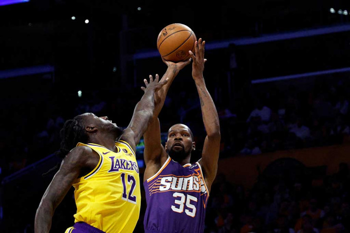 Sementara dari kubu Suns, skor tertinggi dicetak oleh Kevin Durant dengan 39 poin ditambah 12 rebound.