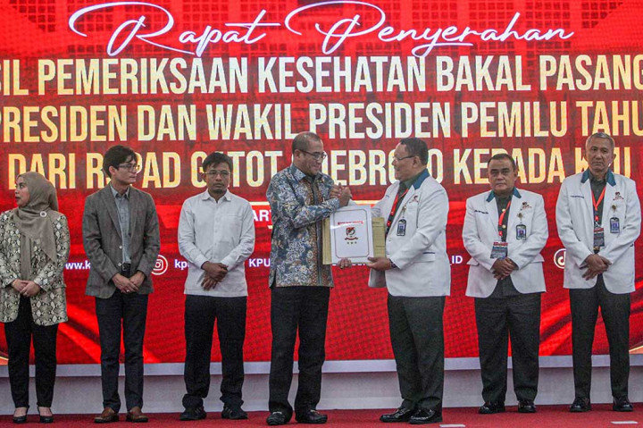 Kemudian, tambahnya, untuk hasil tes kesehatan bakal pasangan capres dan cawapres Ganjar Pranowo-Mahfud MD, tim dokter RSPAD Gatot Soebroto juga menyimpulkan keduanya mampu menjalankan tugas sebagai presiden dan wapres, serta bebas dari penyalahgunaan narkoba.