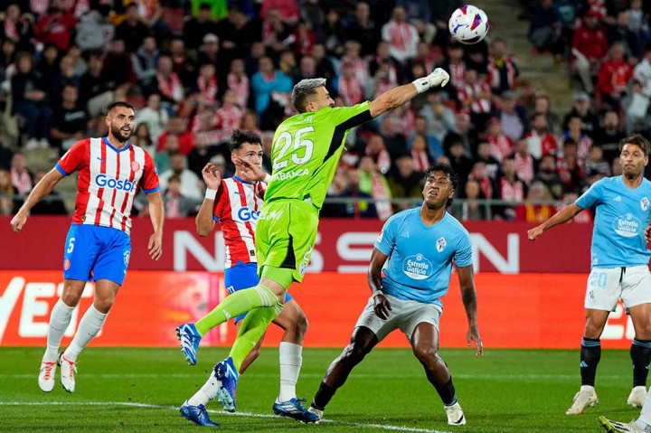 Laga kedua kesebelasan berjalan menarik sejak wasit meniup peluit tanda pertandingan dimulai. Peluang tuan rumah masih bisa digagalkan kiper Celta Vigo Vicente Guaita.