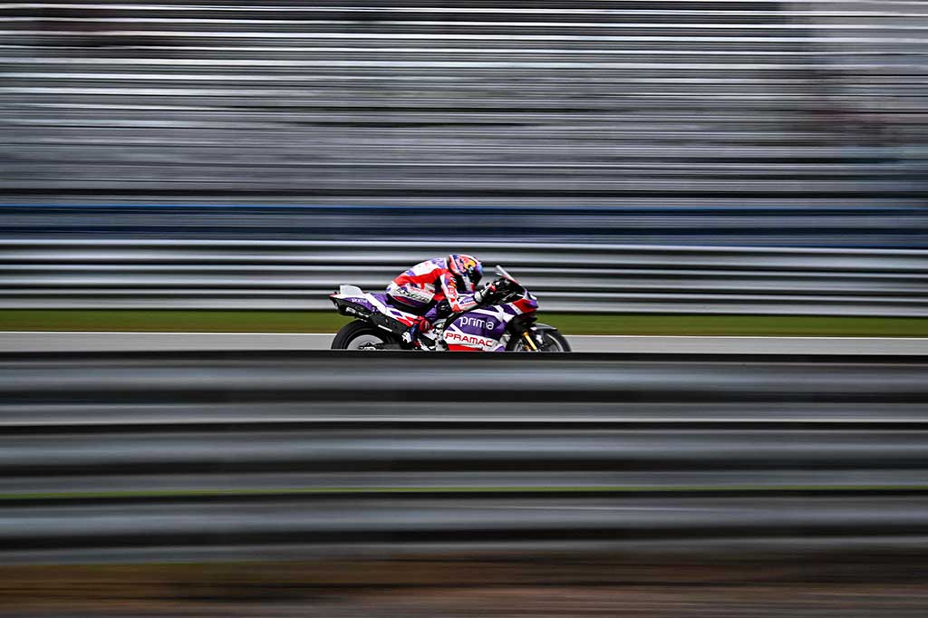 Pembalap Pramac Racing Jorge Martin merebut pole position MotoGP Thailand setelah mencetak rekor lap tercepat, Sabtu, 28 Oktober 2023, sementara pemimpin klasemen Francesco Bagnaia hanya berada di urutan keenam.  