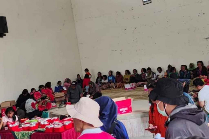 Pemantauan Media Indonesia Minggu, 29 Oktober 2023 puluhan petugas menggunakan armada ambulan dan minibus terus bergerak di Dusun Ngaduman dan Gedong, Desa Tajuk, Kecamatan Getasan, Kabupaten Semarang terus bergerak untuk melakukan evakuasi terhadap warga terkena dampak kebakaran hutan dan lahan di Gunung Merbabu.