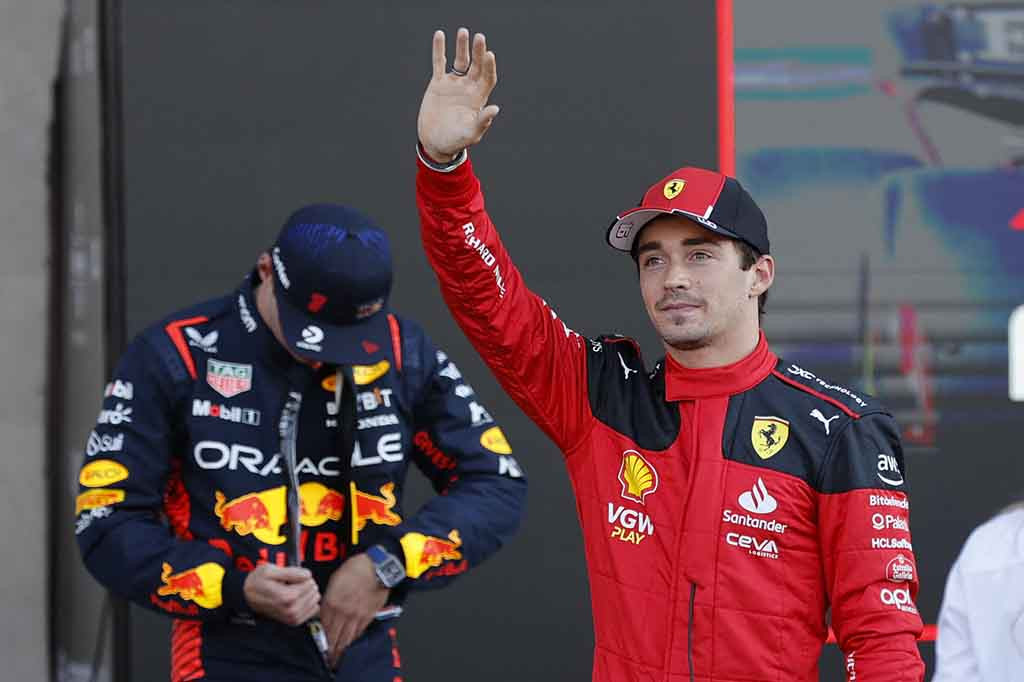 Pembalap Monegasque itu mencatatkan lap terbaik dalam satu menit 17,166 detik untuk mengalahkan pembalap Spanyol itu dengan selisih 0,067 detik, meninggalkan juara dunia tiga kali yang baru dinobatkan, Verstappen, di urutan ketiga untuk Red Bull.