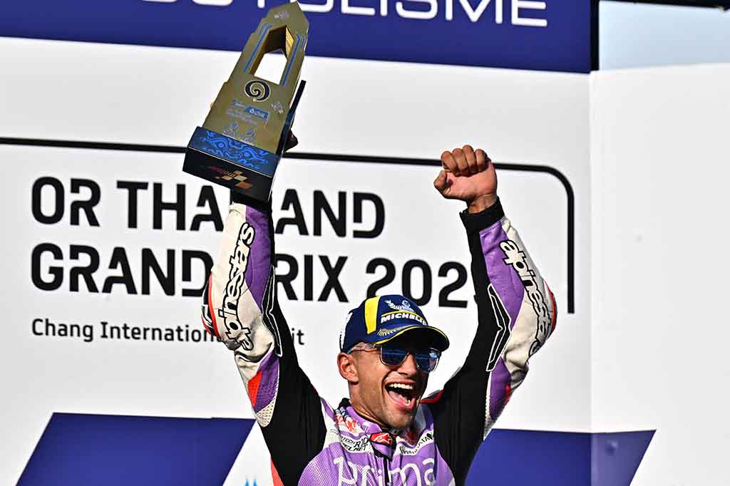 Ketiganya terlibat dalam pertarungan sengit di lap-lap terakhir dengan pemimpin saling bertukar tangan sebelum Martin, yang berada di posisi terdepan, mengalahkan para pesaingnya.