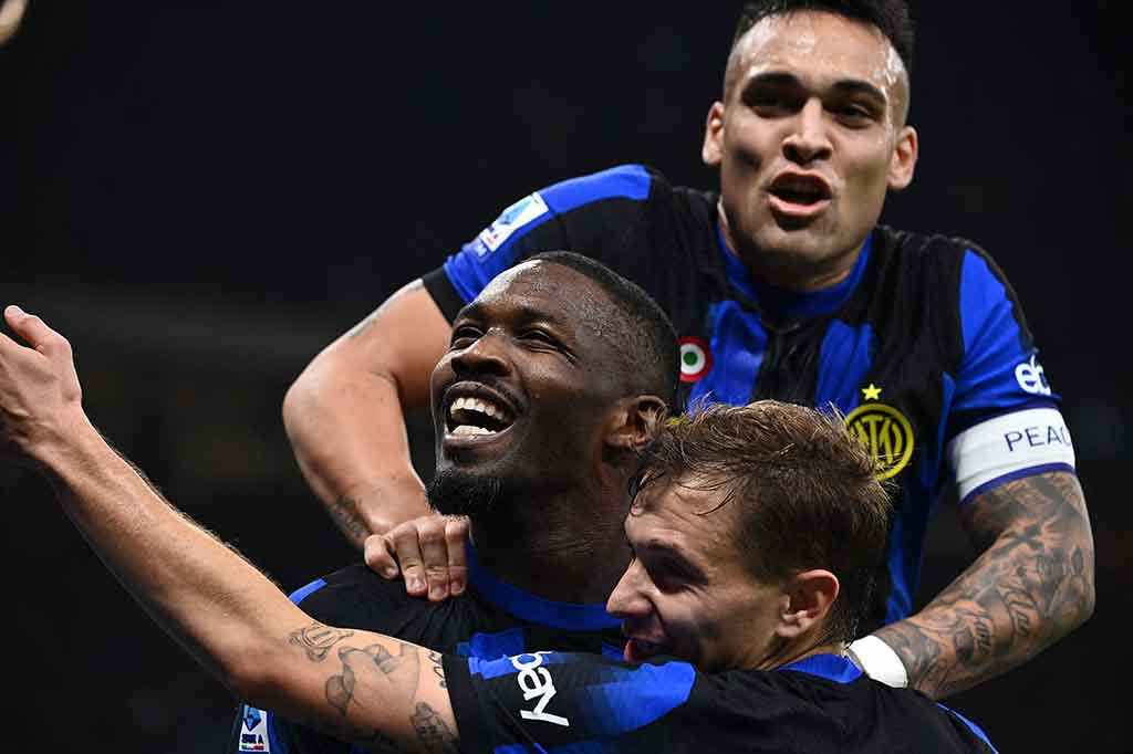 Roma berusaha keluar dari cangkangnya setelah turun minum, dan setelah Thuram melepaskan tandukan ke atas mistar gawang, kiper Yan Sommer harus melakukan penyelamatan bagus untuk menggagalkan sundulan Bryan Cristante.