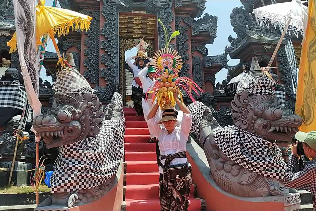 Adapun rangkaian upacara Piodalan tahun ini telah dilakukan sejak Minggu 15 Oktober 2023 hingga Selasa 31 Oktober 2023 mendatang. Sementara puncak pelaksanaannya digelar berdasarkan pada kalender Bali, bertepatan dengan hari bulan Purnama Kalima Tanggal 29 Oktober 2023, dengan menghadirkan umat Hindu se-Sulteng.