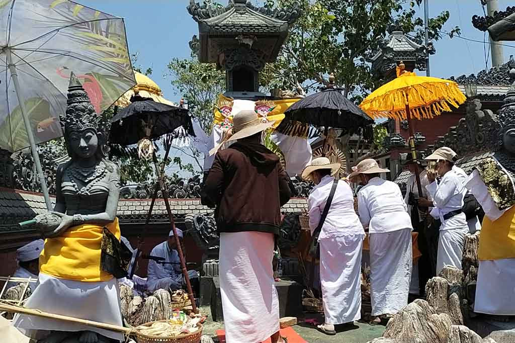 Menurutnya, upacara yang disebut juga dengan istilah pujawali itu, dilaksanakan setiap tahun sekali, sebagai wujud syukur atas berdirinya rumah ibadah yang berlokasi di Jalan Jabal Nur, Kelurahan Talise, Kecamatan Mantikulore, Kota Palu.