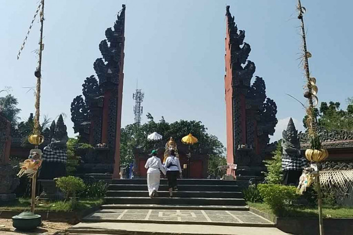 Parisada Hindu Dharma Indonesia (PHDI) Kota Palu menargetkan akan hadir 10 Ribu umat Hindu dalam upacara memperingati hari lahir atau Piodalan Pura Agung Wanakertha Jagatnatha, pura terbesar di Sulawesi Tengah (Sulteng) yang diresmikan sejak 39 tahun silam di Kota Palu, Sulteng.