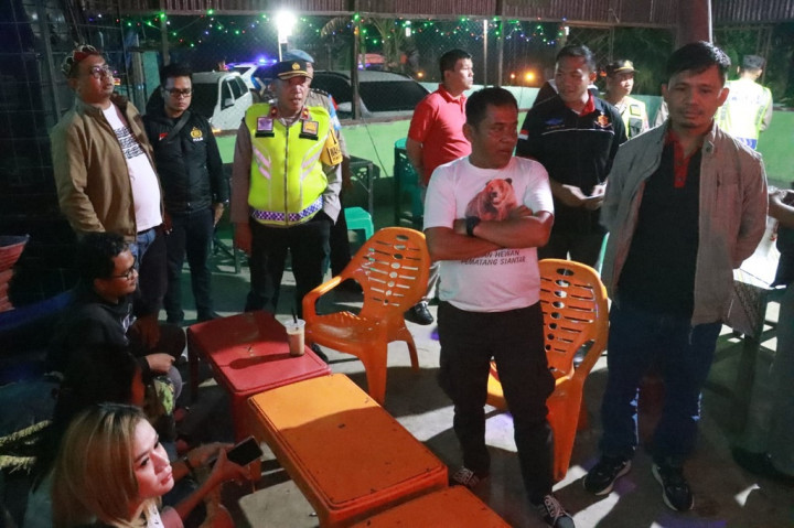 Guna mengantisipasi peredaran Narkoba, Jajaran Polres Simalungun mendadak melakukan razia di beberapa tempat hiburan malam yang ada di Kabupaten Simalungun.