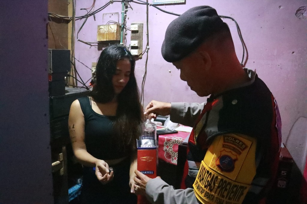 Orang nomor satu di Polres Simalungun itu juga mengungkapkan dari hasil pengecekan terhadap pengunjung yang dilakukan hasilnya negativ. Selanjutnya memberikan imbauan kepada pengunjung dan para pengelola tempat hiburan malam untuk tidak menggunakan narkoba dan tidak melakukan hal-hal yang dapat melanggar hukum.