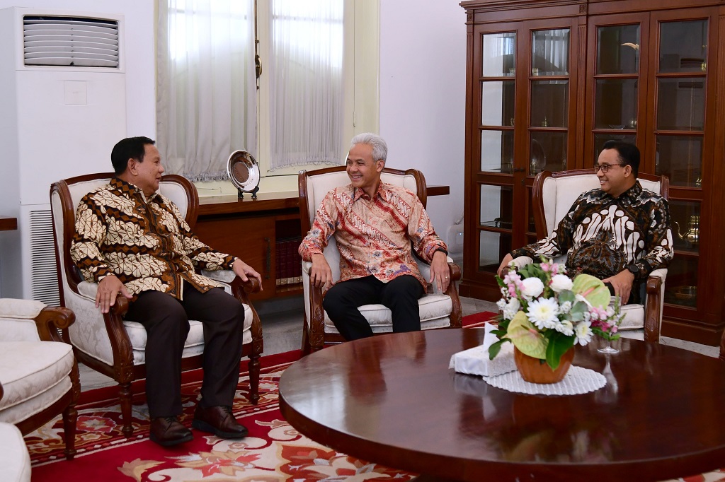 Presiden Joko Widodo mengundang tiga bakal calon presiden (capres) Pilpres 2024, yakni Anies Baswedan, Ganjar Pranowo dan Prabowo Subianto untuk makan siang bersama di Istana Merdeka, Jakarta, Senin, 30 Oktober 2023.