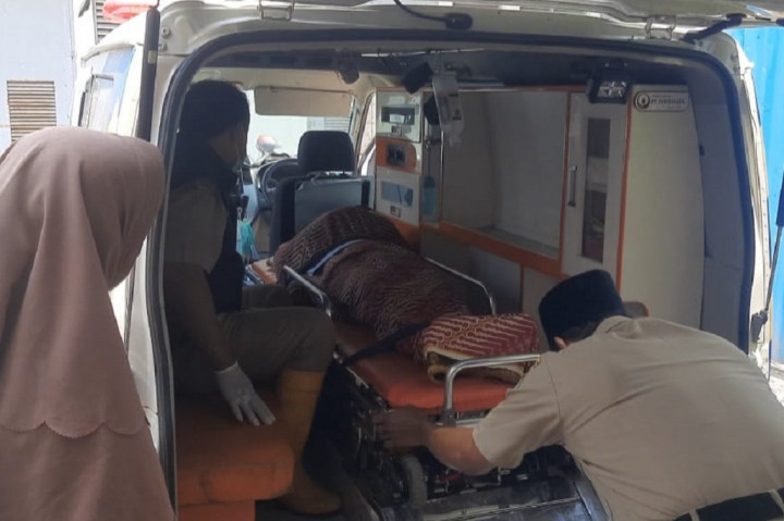 Lima Belas belas orang warga Subang dilarikan ke RSUD Subang akibat hilang kesadaran usai pesta miras di Desa Curugrendeng, Kecamatan Jalancagak, Subang pada Minggu, 29 Oktober 2023. Akibat pesta miras tersebut sebelas orang dikabarkan meninggal dunia dan empat lainnya masih kritis.