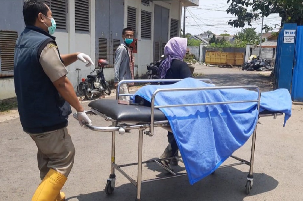Pesta miras di Subang, Jawa Barat berujung maut. Sebelas orang pemuda merupakan warga Kecamatan Jalancagak, Sagalaherang, dan Serangpanjang. Mereka meninggal dunia di RSUD Subang dan Puskesmas Jalancagak.