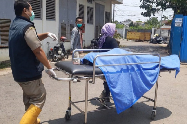 Pesta miras di Subang, Jawa Barat berujung maut. Sebelas orang pemuda merupakan warga Kecamatan Jalancagak, Sagalaherang, dan Serangpanjang. Mereka meninggal dunia di RSUD Subang dan Puskesmas Jalancagak.