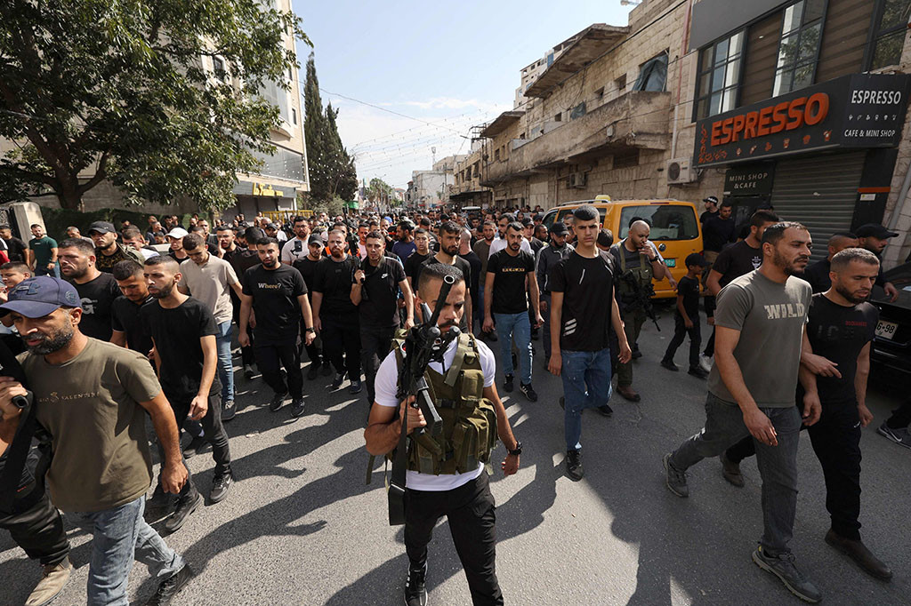 Empat warga Palestina tewas pada Senin, 30 Oktober 2023, dalam serangan Israel pada pagi hari di kota Jenin, Tepi Barat utara, kata Kementerian Kesehatan Palestina ketika kekerasan meningkat di wilayah yang bergolak tersebut.