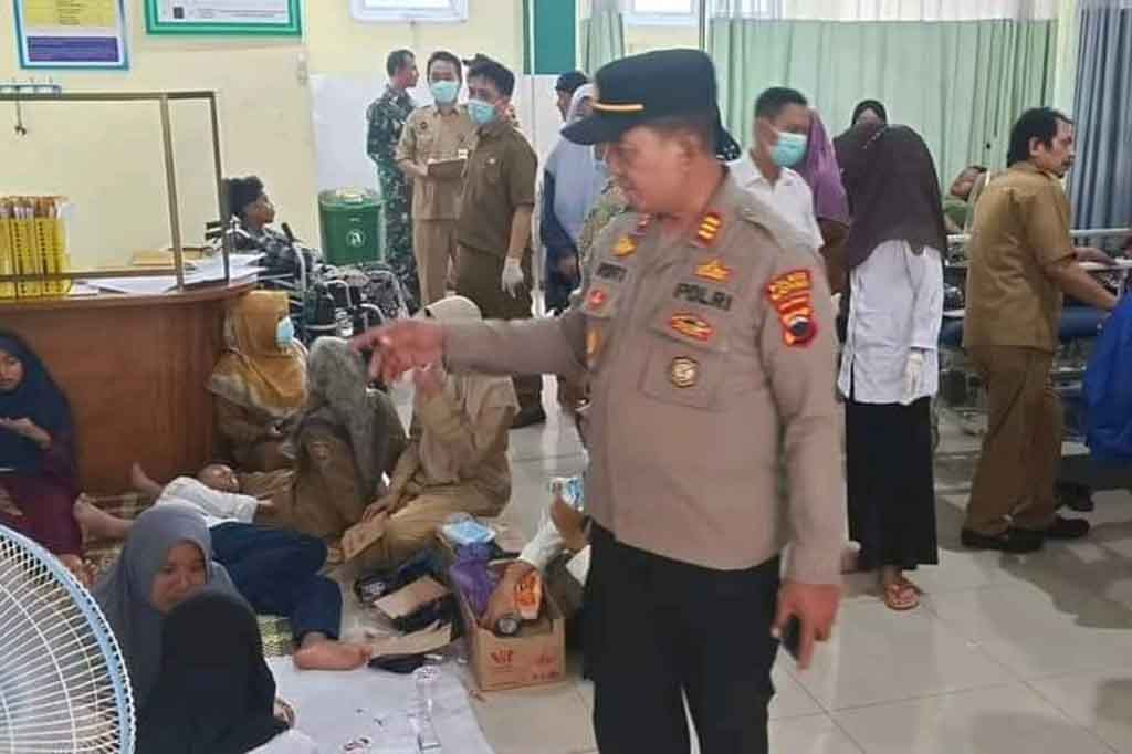Pantauan Media Indonesia Senin, 30 Oktober 2023 malam puluhan santri Pondok Pesantren (Ponpes) Al Huda di Desa Gondang, Kecamatan Subah, Kabupaten Batang masih menjalani perawatan di Puskesmas Subah dan RSUD Limpung, Batang, mereka mengalami pusing dan mual-mual serta muntah sejak pagi. Diduga puluhan satri mengalami keracunan massal, hingga harus dilarikan ke rumah sakit dan puskesmas terdekat untuk mendapatkan perawatan.