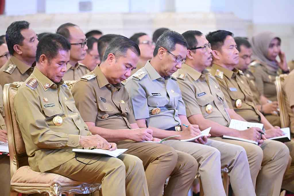 Kemudian dalam hal reformasi birokrasi, Kepala Negara menekankan pentingnya menyederhanakan prosedur dan tata kelola khususnya dalam hal pelayanan perizinan bagi investor. Hal tersebut dikarenakan investasi sangat berpengaruh terhadap pertumbuhan ekonomi nasional.