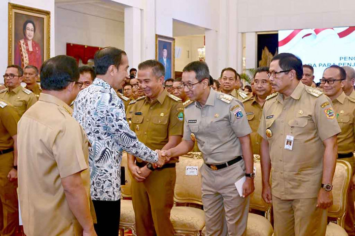 Pada kesempatan tersebut, Presiden juga membahas terkait peran kepala daerah memasuki tahun politik 2024. Kepala Negara menegaskan agar para kepala daerah terus memberikan dukungan kepada KPUD dan Bawaslu tanpa melakukan intervensi apapun, serta memastikan netralitas ASN terjaga.