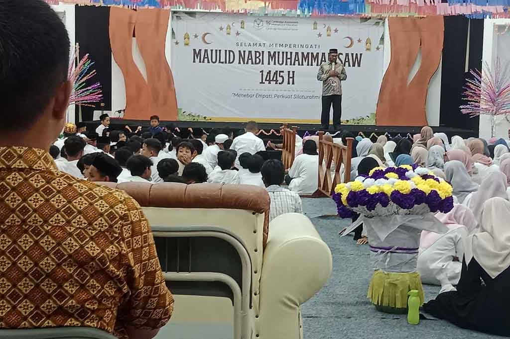 Beragam cara memperingati maulid Nabi Besar Muhammad SAW digelar di kawasan Provinsi Aceh. Mulai dari acara kenduri nasi maulid, santunan anak yatim atau fakir miskin, hingga melakukan donor darah.