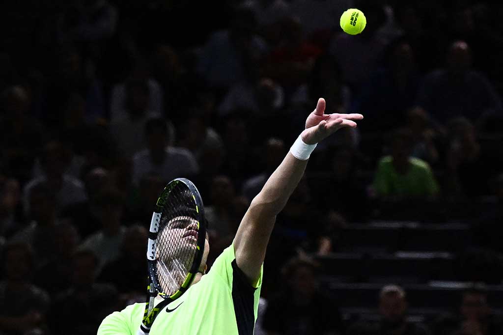 Petenis peringkat dua dunia asal Spanyol itu menderita cedera punggung bawah dan kaki kiri dan baru mengumumkan keikutsertaannya di ajang Masters 1000 Rabu lalu, setelah absen di turnamen di Basel pekan lalu.