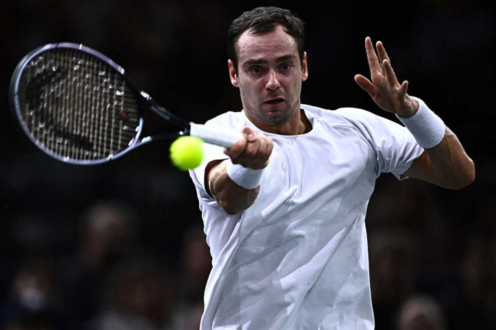 Pujian harus diberikan kepada Safiullin, yang tanpa henti berusaha meraih kemenangan yang meningkatkan kariernya dalam pertemuan pertamanya dengan pemain Spanyol itu.