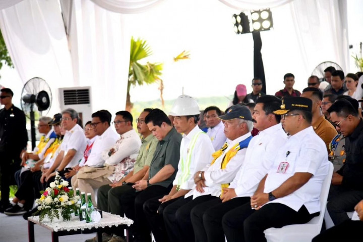 Selain itu, kehadiran Bandara IKN juga akan membuat kawasan IKN makin terbuka, konektivitas makin baik, dan makin mudah dijangkau dari manapun. Kepala Negara juga meyakini bahwa kehadiran Bandara IKN akan meningkatkan daya saing IKN. 