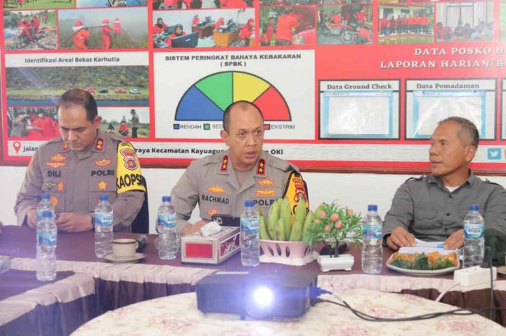 Kebakaran hutan dan lahan di Sumatra Selatan, khususnya di Kabupaten Ogan Komering Ilir sampai saat ini terus membara. Meski upaya dari pemerintah daerah maupun tim pemadam kebakaran sudah maksimal, nyatanya belum mampu menangani karhutla, terutama di Desa Jungkal, Kecamatan Pampangan, OKI.