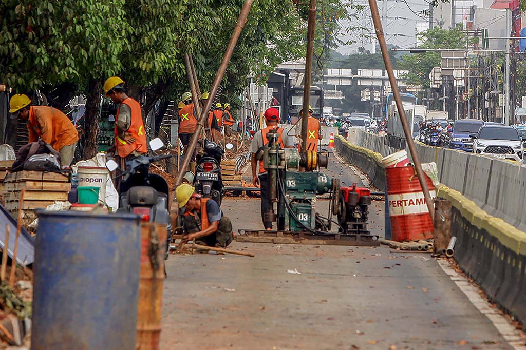 Dia berharap dengan pembangunan LRT di rute tersebut dapat menjadi andalan warga selain integrasi antar moda yang telah ada yakni Stasiun KRL Manggarai.