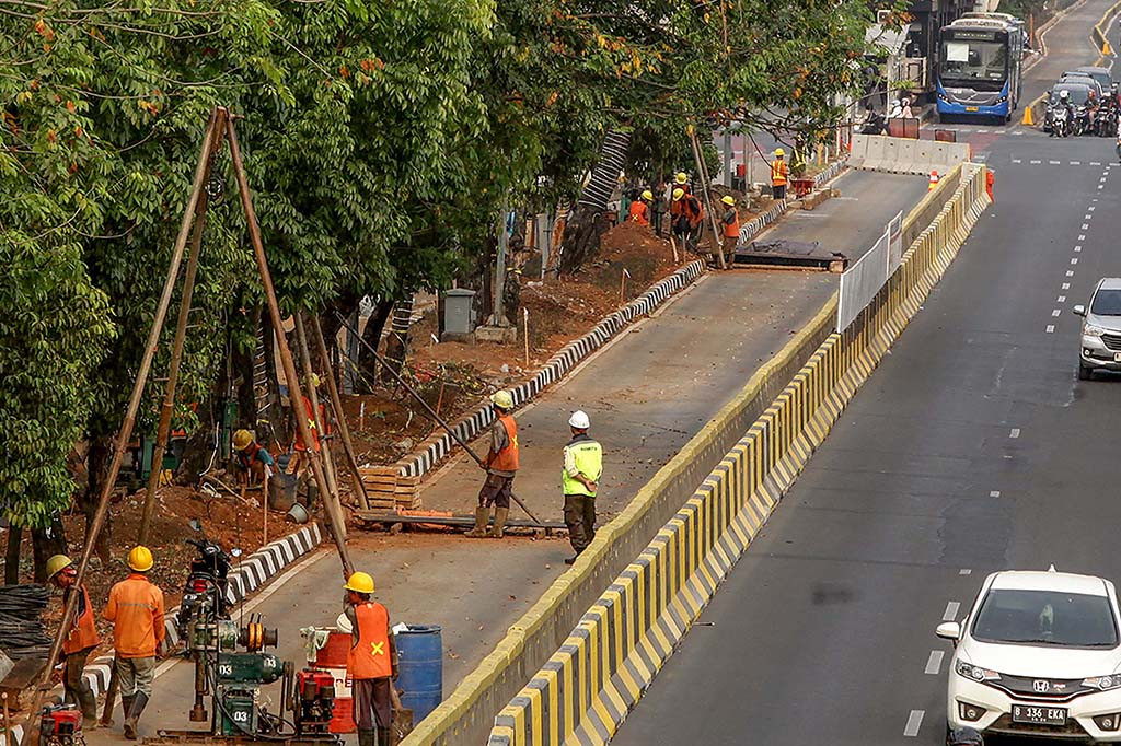 Selain itu, Rany juga mengimbau PT Jakarta Propertindo (Jakpro) sebagai penyelenggara proyek tersebut mampu berkomitmen mengoptimalkan kinerja sehingga seluruh proses pembangunan dapat berjalan dengan lancar dan
rampung sesuai waktu yang ditetapkan.