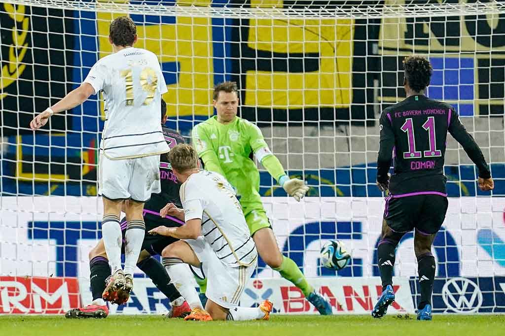 Saat skor 1-1 bertahan menjelang pertandingan usai, laga ini diperkirakan akan diteruskan dengan perpanjangan waktu. Namun pada menit ke-96 atau menit terakhir pertandingan, bek Saarbruecken Marcel Gaus membukukan gol untuk memastikan kemenangan timnya atas Bayern.