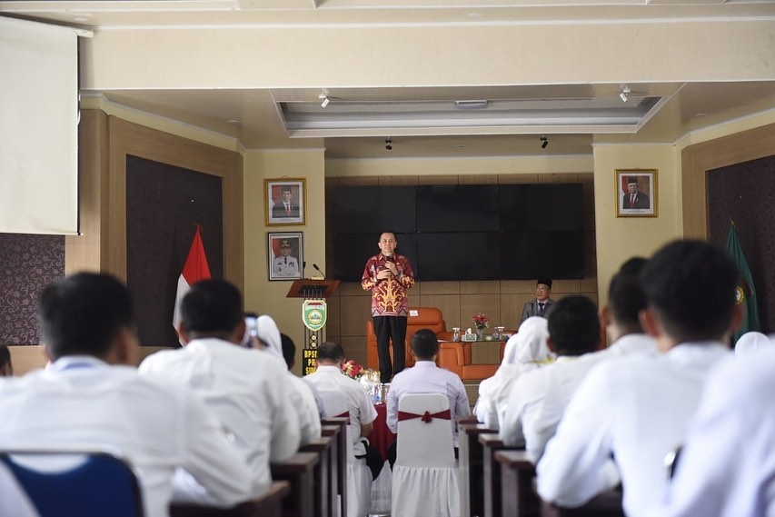 Agus meminta seluruh ASN di lingkungan Pemerintah Provinsi Sumsel untuk menjaga netralitasnya dan tidak berpihak kepada pasangan calon tertentu mau pun ikut dalam politik praktis.