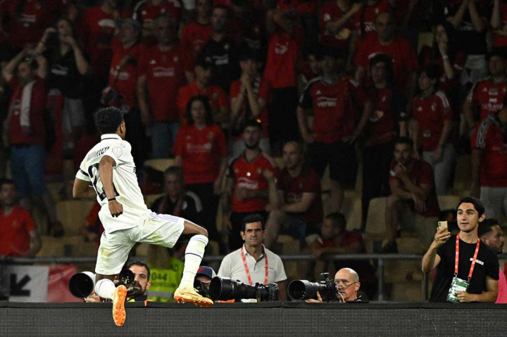 Rodrygo didatangkan El Real pada musim 2019 dari Santos saat masih berusia 18 tahun. Dia menjalani pertandingan perdana di tim utama Real Madrid pada 25 September di musim 2019.