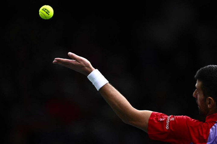 Di babak delapan besar petenis berusia 36 tahun itu akan menghadapi Holger Rune, Jumat, setelah unggulan keenam asal Denmark itu mengalahkan petenis Jerman Daniel Altmaier 6-3, 6-3. Rune sebelumnya pernah mengalahkan Djokovic di final tahun lalu di Paris. 