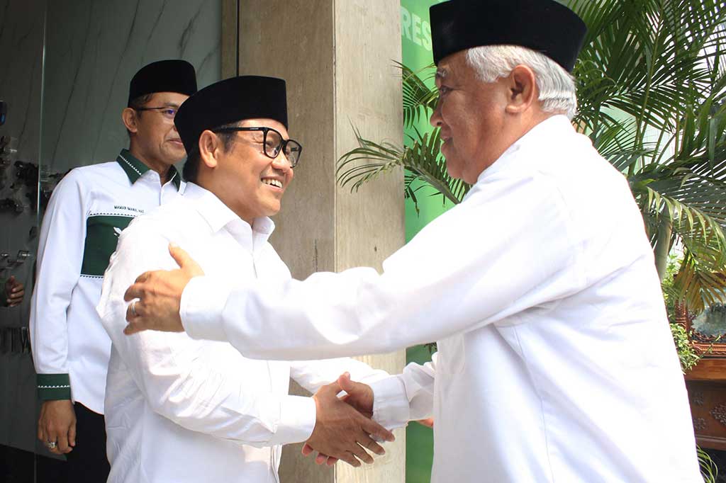 Ketua Umum Partai Kebangkitan Bangsa (PKB) yang juga bacawapres Koalisi Perubahan, Muhaimin Iskandar menerima mantan Ketua Umum Majelis Ulama Indonesia (MUI) Din Syamsuddin bersama beberapa tokoh organisasi Islam di DPP PKB, Jakarta, Jumat, 3 November 2023. 