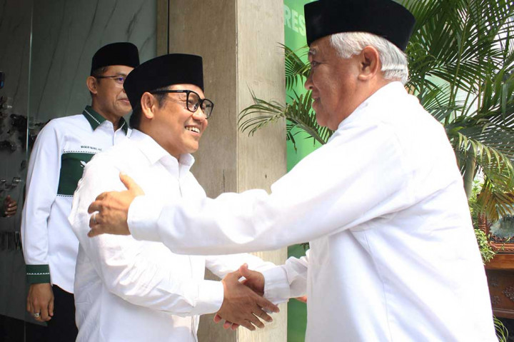 Ketua Umum Partai Kebangkitan Bangsa (PKB) yang juga bacawapres Koalisi Perubahan, Muhaimin Iskandar menerima mantan Ketua Umum Majelis Ulama Indonesia (MUI) Din Syamsuddin bersama beberapa tokoh organisasi Islam di DPP PKB, Jakarta, Jumat, 3 November 2023. 